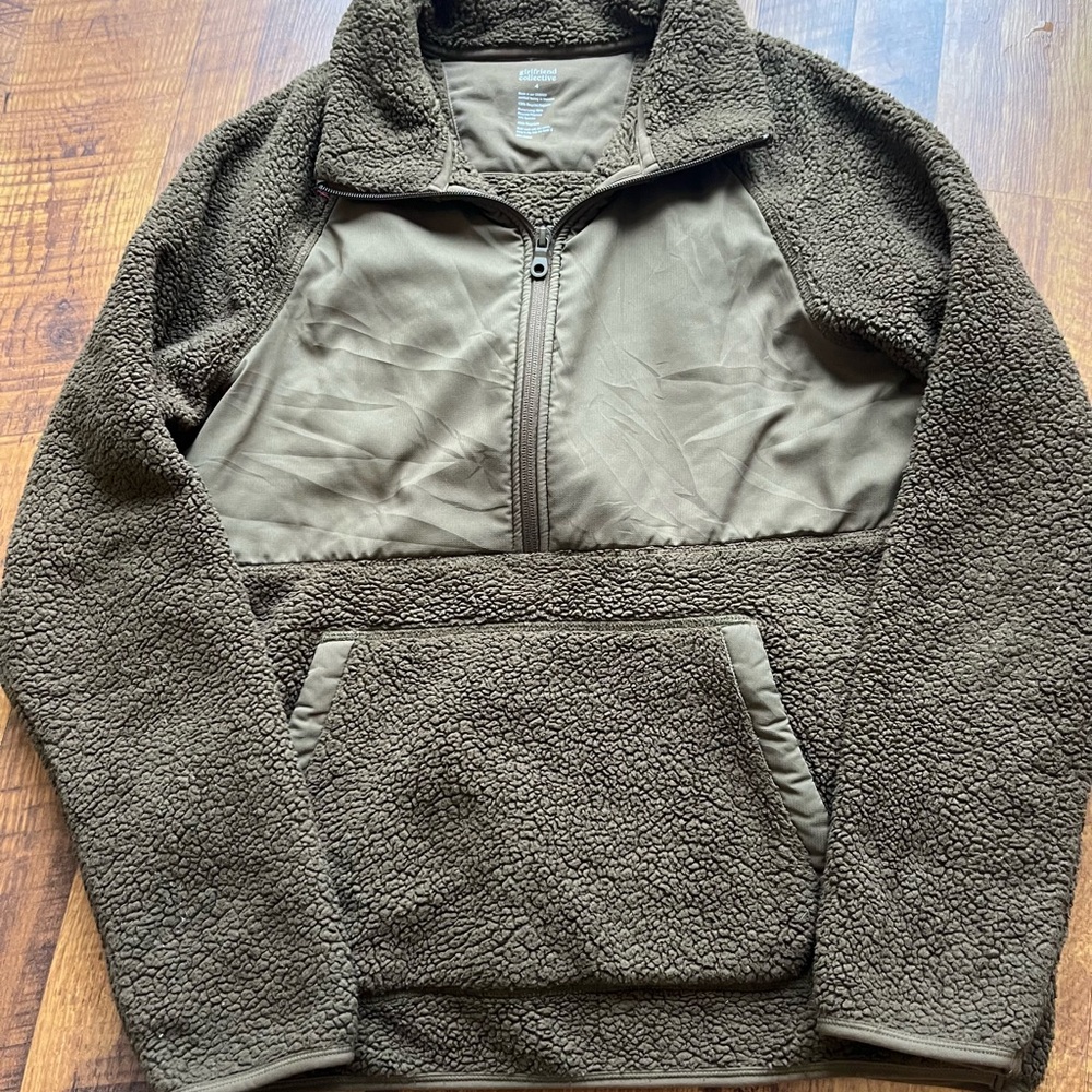 Girlfriend collective Half Zip fleece pullover
With koala pocket